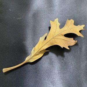 Leaf pin